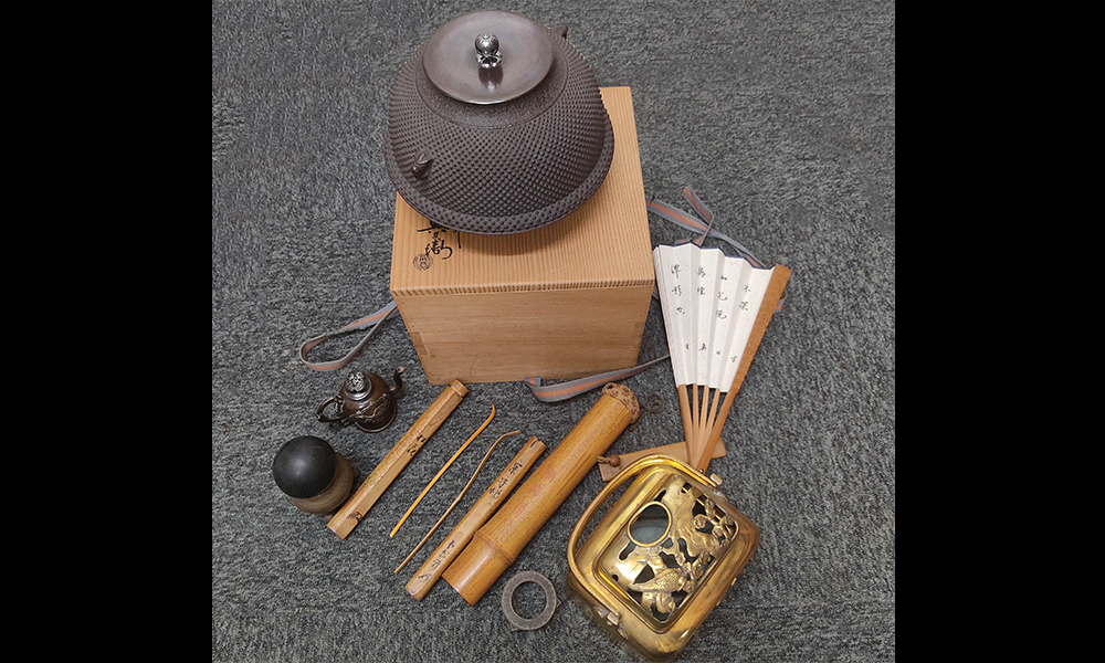 茶釜、茶杓、手焙、扇子、水注、煎茶道具