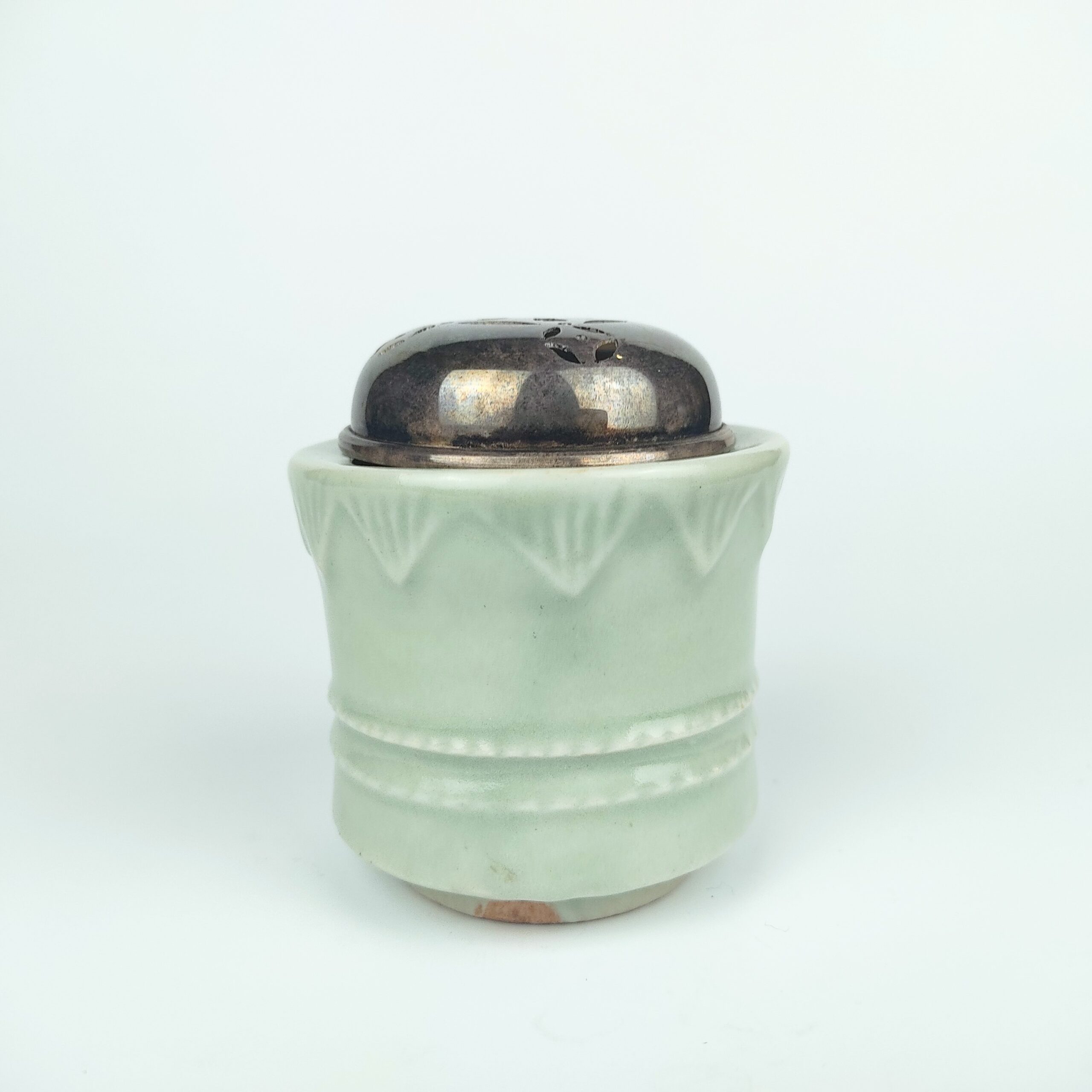 Early imari celadon incense burner with design of cord Antique Nishikawa