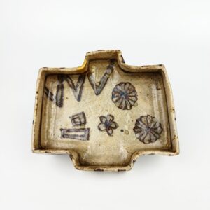 japanese antique Oribe dish with 3 legs,design of flowers,kintsugi
