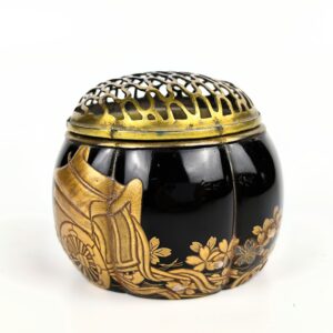 桜御所車蒔絵阿古陀香炉