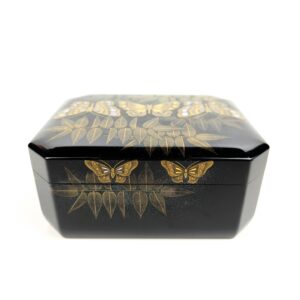 蝶紋蒔絵宝石箱　前田新一作　共箱