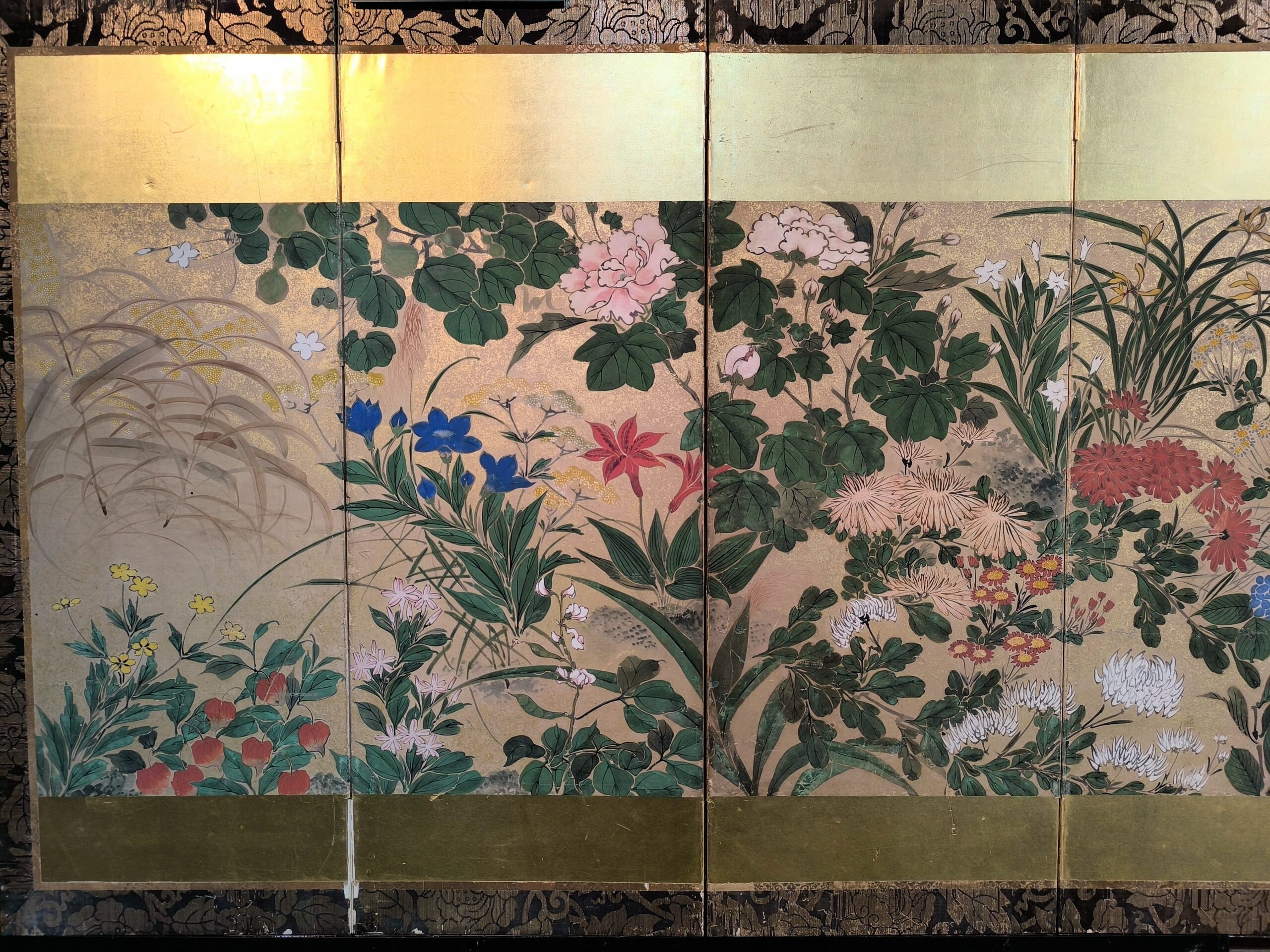 紙本著色草花図8曲屏風 – 古美術西川