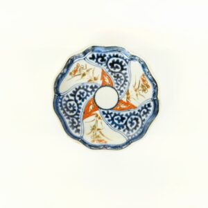 japanese antique Imari ware colored small dish with design of Octopus arabesque
